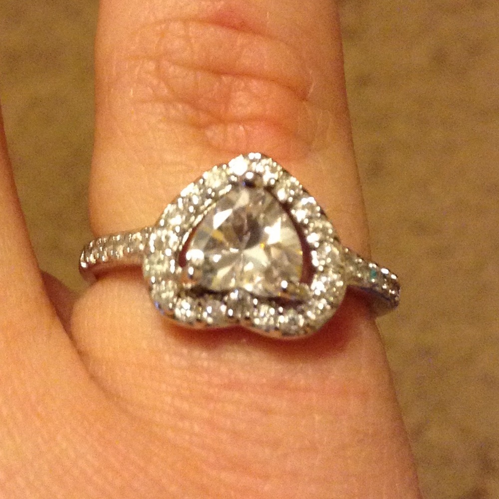 Real/authentic brilliant heart cut 3ct DIAMOND!